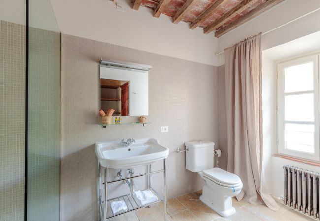 Villa in Pescaglia - PALAZZO GIUSTI: Understated Luxury with a Welcoming Ambience on the Hills of Lucca