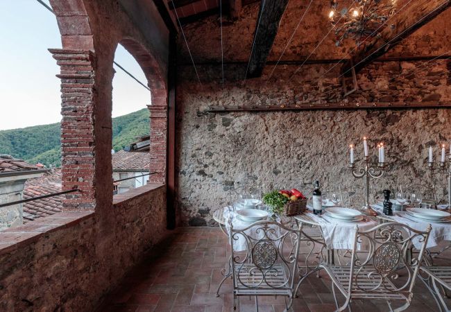 Villa in Pescaglia - PALAZZO GIUSTI: Understated Luxury with a Welcoming Ambience on the Hills of Lucca