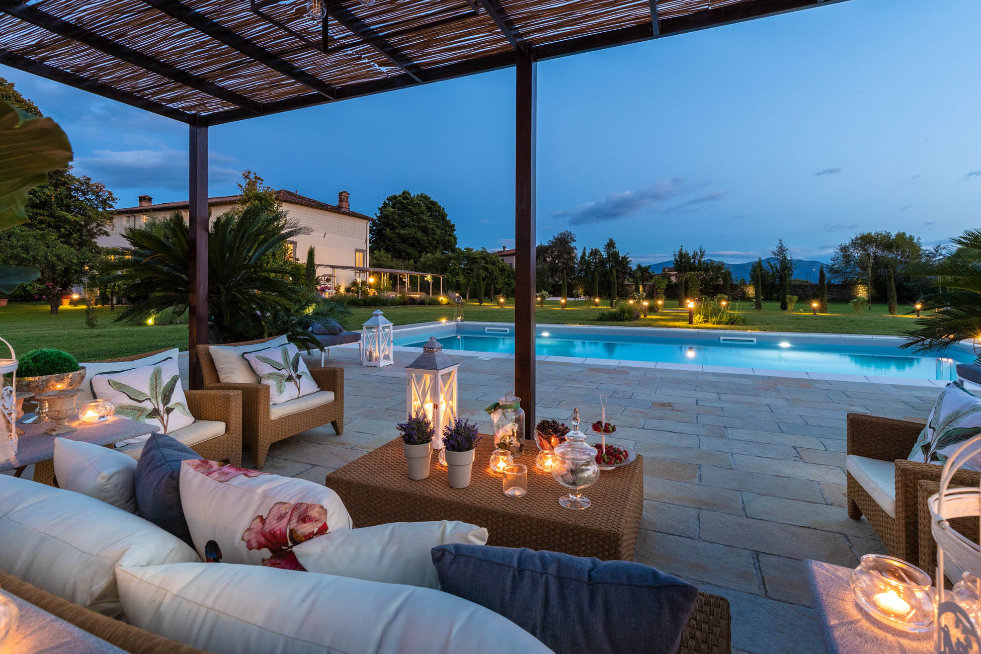 Villa in Lucca - VILLA HUGO, Understated Luxury 5 Bedrooms Villa with Pool and a Welcoming Ambience