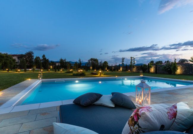 Villa in Lucca - VILLA HUGO, Understated Luxury 5 Bedrooms Villa with Pool and a Welcoming Ambience