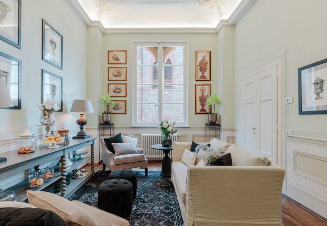 Ferienwohnung in Lucca - The Medieval Penthouse | 5 Bedrooms Ferienwohnung in Lucca - The Medieval Penthouse | 5 Bedrooms