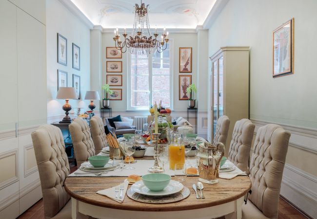 Ferienwohnung in Lucca - The Medieval Penthouse | 5 Bedrooms Ferienwohnung in Lucca - The Medieval Penthouse | 5 Bedrooms