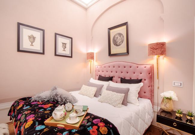 Ferienwohnung in Lucca - The Medieval Penthouse | 5 Bedrooms Ferienwohnung in Lucca - The Medieval Penthouse | 5 Bedrooms