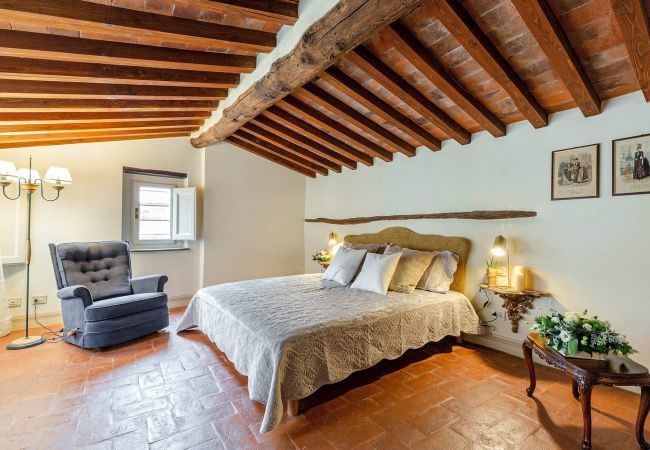 Ferienwohnung in Lucca - CASA PENELOPE, Luxury Apartment with Space for Groups. 8 Bedrooms and 7 Bathrooms