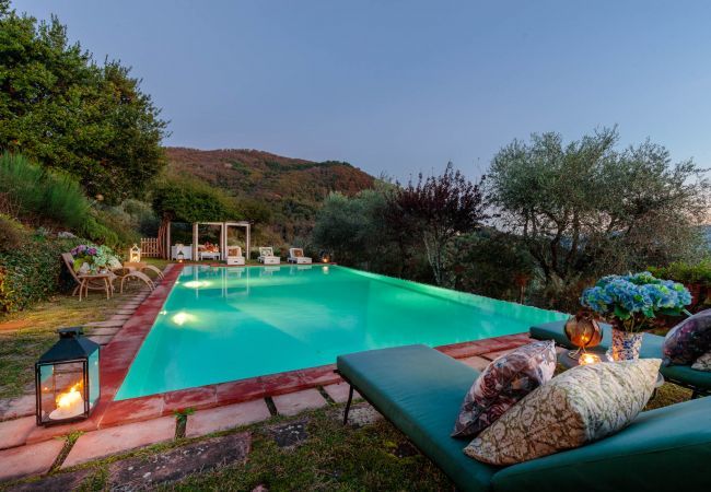 Villa in Lucca - Villa Gufo The Place to Be. Panoramic Private Pool with a Lucca View and Private Tennis Court