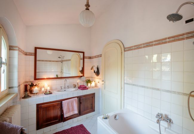 Villa in Capannori - Villa Lorena, a Vintage Family Villa Villa in Capannori - Villa Lorena, a Vintage Family Villa