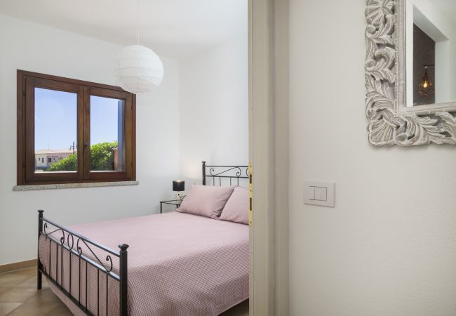 Ferienwohnung in Olbia - Myrsine 7D - Designwohnung, Garten zur Bucht Olbia