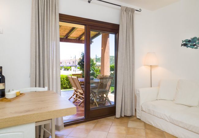 Ferienwohnung in Olbia - Myrsine 7D - Designwohnung, Garten zur Bucht Olbia