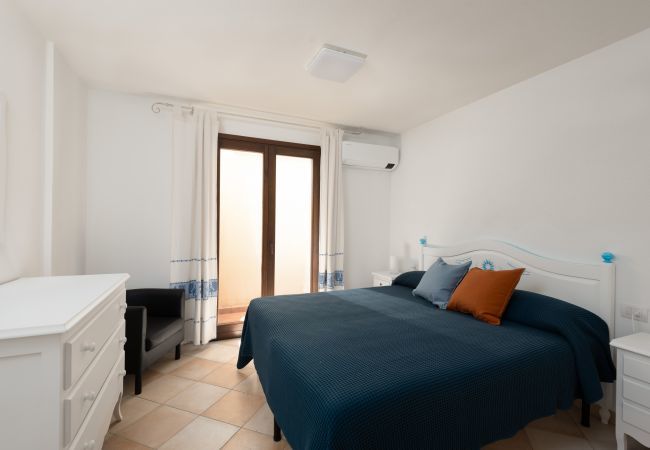 Ferienwohnung in Olbia - Myrsine Viola - moderne Wohnung mit Swimmingpool