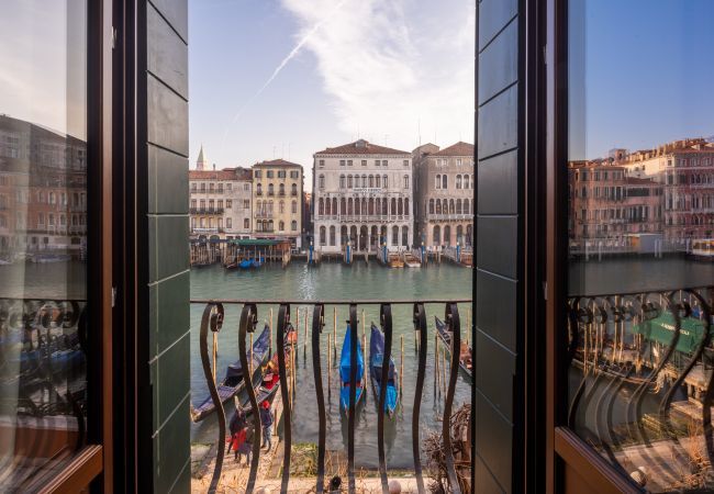 Ferienwohnung in Venedig - Design Apartment with balcony on the Grand Canal R&R