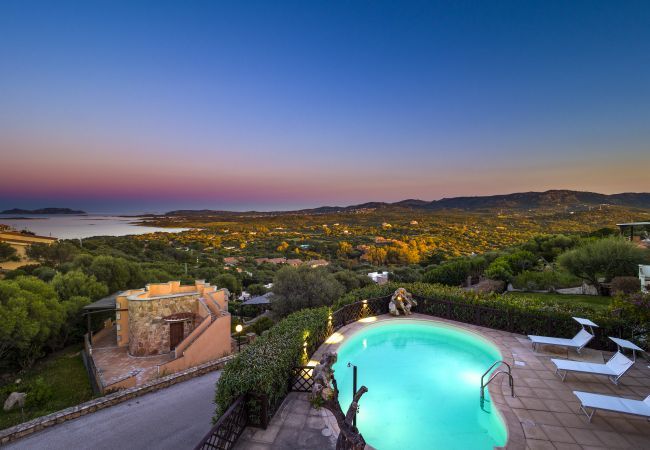 Villa in Olbia - Villa Majra - fantastischer Pool mit Blick auf Tavolara