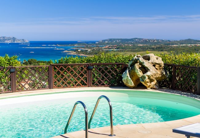 Villa in Olbia - Villa Majra - fantastischer Pool mit Blick auf Tavolara