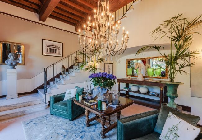 Villa in Lucca - Villa Borbone - perched on the Lucca Hills Villa in Lucca - Villa Borbone - perched on the Lucca Hills