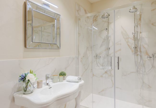 Villa in Lucca - Villa Borbone - perched on the Lucca Hills Villa in Lucca - Villa Borbone - perched on the Lucca Hills