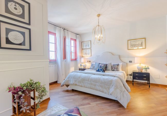 Villa in Lucca - Villa Borbone - perched on the Lucca Hills Villa in Lucca - Villa Borbone - perched on the Lucca Hills