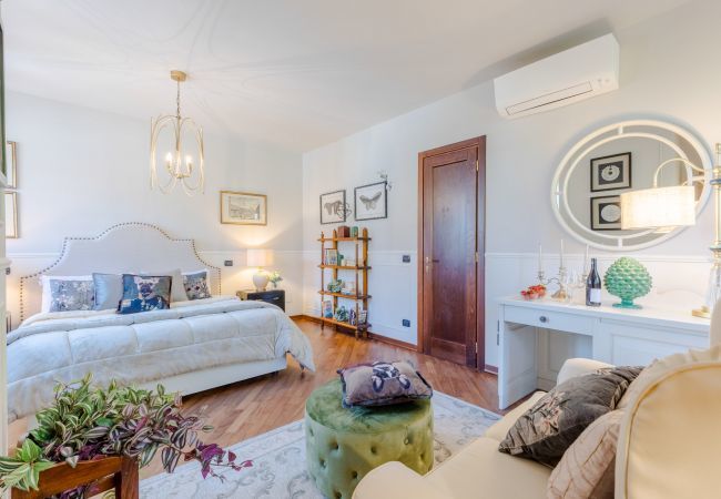 Villa in Lucca - Villa Borbone - perched on the Lucca Hills Villa in Lucca - Villa Borbone - perched on the Lucca Hills