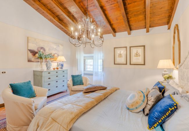 Villa in Lucca - Villa Borbone - perched on the Lucca Hills Villa in Lucca - Villa Borbone - perched on the Lucca Hills