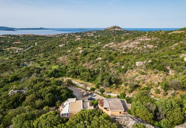 Ferienwohnung in Porto Rotondo - I Lecci 3 - Terrasse mit Meerblick und Privatsphäre in Porto Rotondo