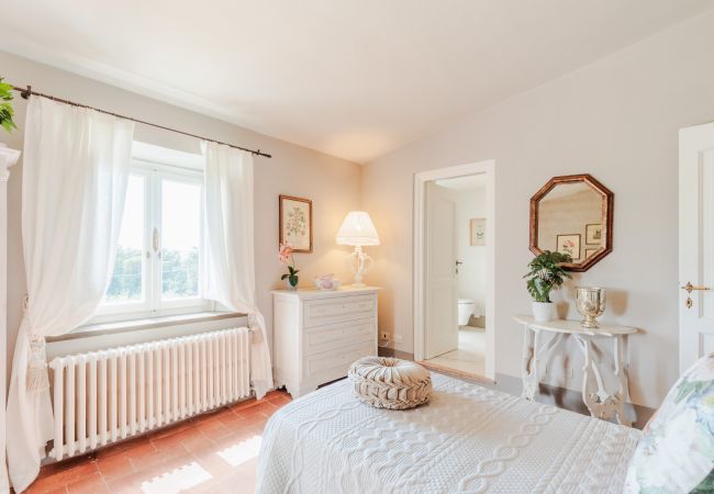 Villa in Capannori - Villa Noa, a Private Retreat with View Villa in Capannori - Villa Noa, a Private Retreat with View