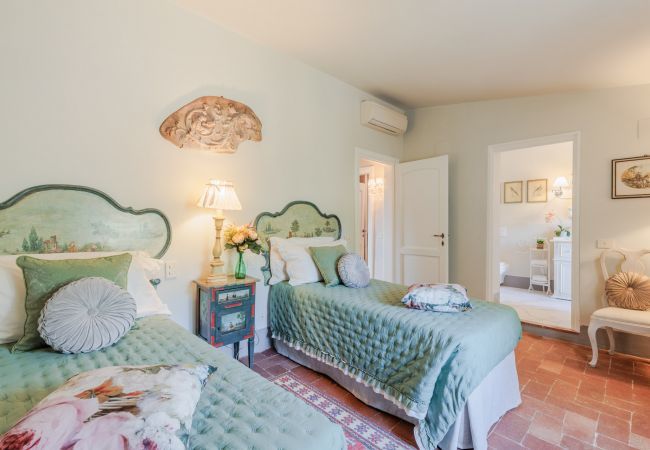 Villa in Capannori - Villa Noa, a Private Retreat with View Villa in Capannori - Villa Noa, a Private Retreat with View