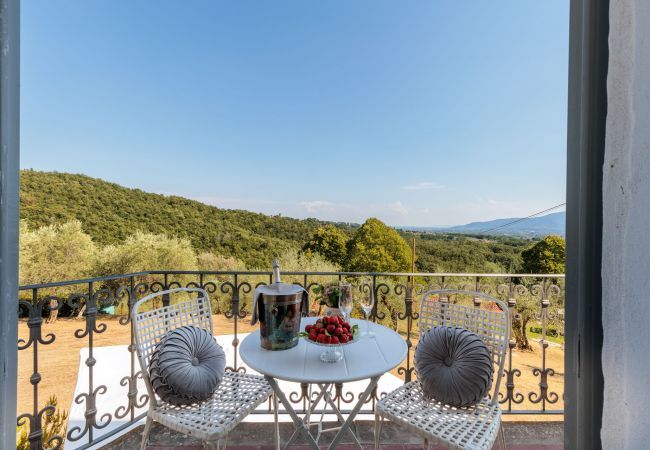 Villa in Capannori - Villa Noa, a Private Retreat with View Villa in Capannori - Villa Noa, a Private Retreat with View