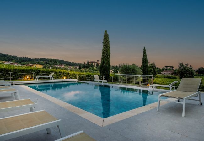 Villa in Monte San quirico - 3 Bedrooms Farmhouse with Shared Pool in the Fattoria Sardi Wine Resort in Lucca