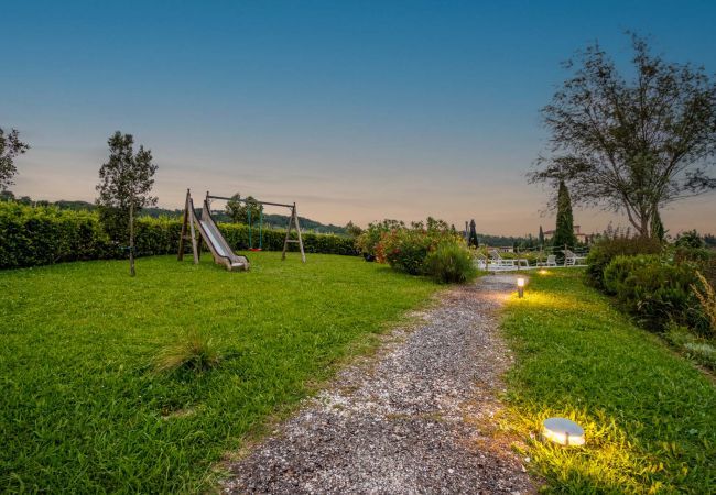 Villa in Monte San quirico - 3 Bedrooms Farmhouse with Shared Pool in the Fattoria Sardi Wine Resort in Lucca