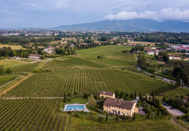 Ferienwohnung in Monte San quirico - Anna Farmhouse Apartment in Wine Resort in Lucca Ferienwohnung in Monte San quirico - Anna Farmhouse Apartment in Wine Resort in Lucca