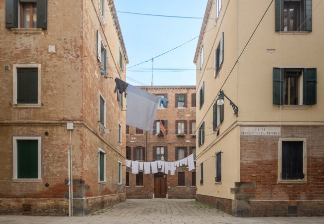 Ferienwohnung in Venedig - Tiepolo Apartment in the Biennale District R&R