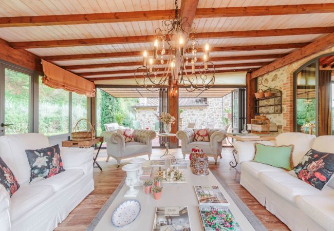 Villa in Lamporecchio - Villa Veranda with shared Pool in a Borgo