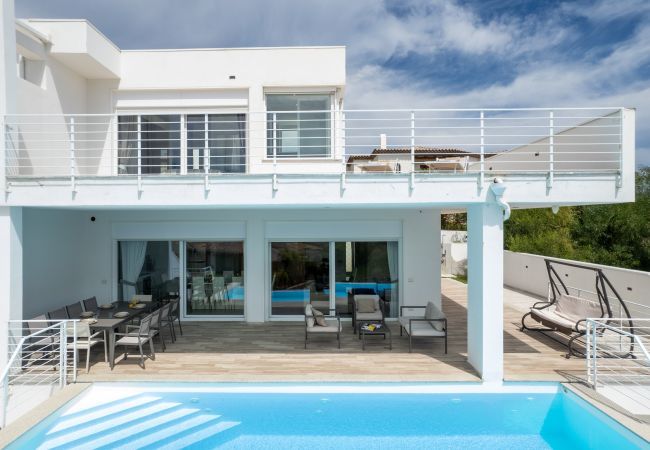 Villa in Budoni - Villa Square – modernes Feriendomizil mit Pool auf Sardinien