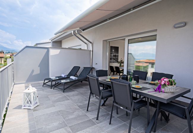 Ferienwohnung in Lazise - Regarda - Casa Erika mit grosser Terrasse, Pool, WLan