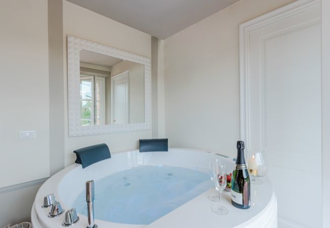 Villa in Montecarlo - Villa Flora Villa in Montecarlo - Villa Flora