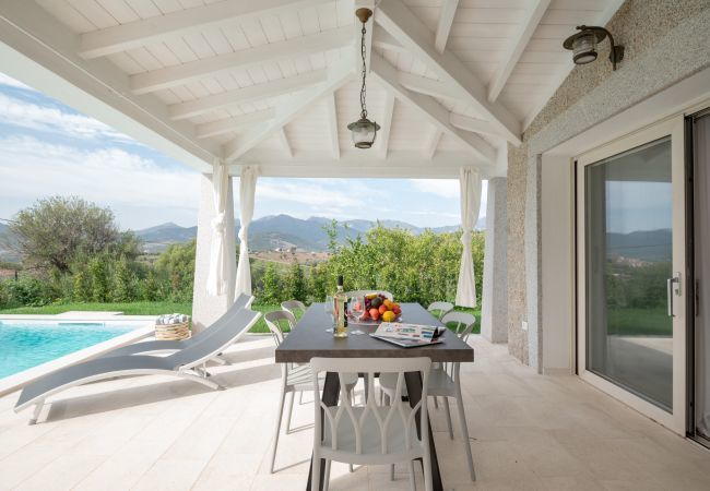 Villa in Budoni - Bellevue 36E by Klodge – stilvolle Villa mit exklusivem Pool