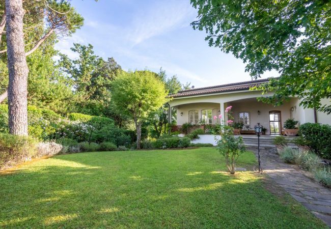 Villa in Lucca - Villa Ivona Villa in Lucca - Villa Ivona