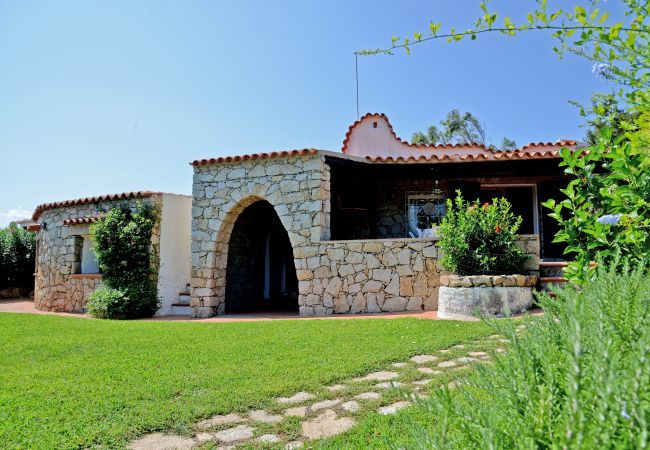 Villa in Palau - Villa Ibiscus – Traditionelles Haus in Porto Raphael mit Meerblick