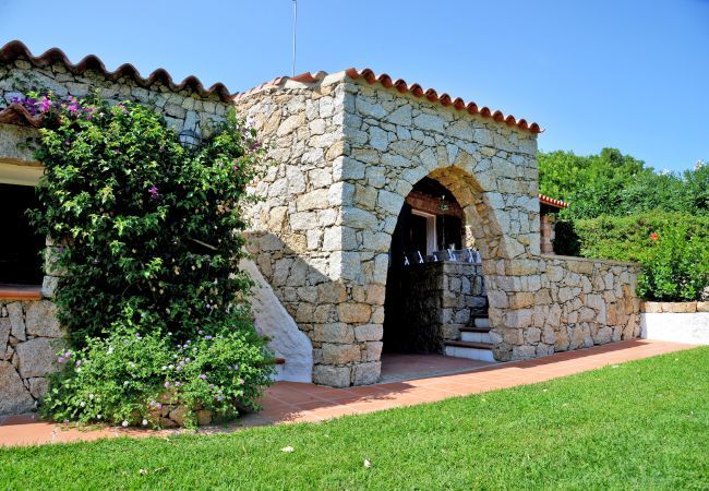 Villa in Palau - Villa Ibiscus – Traditionelles Haus in Porto Raphael mit Meerblick