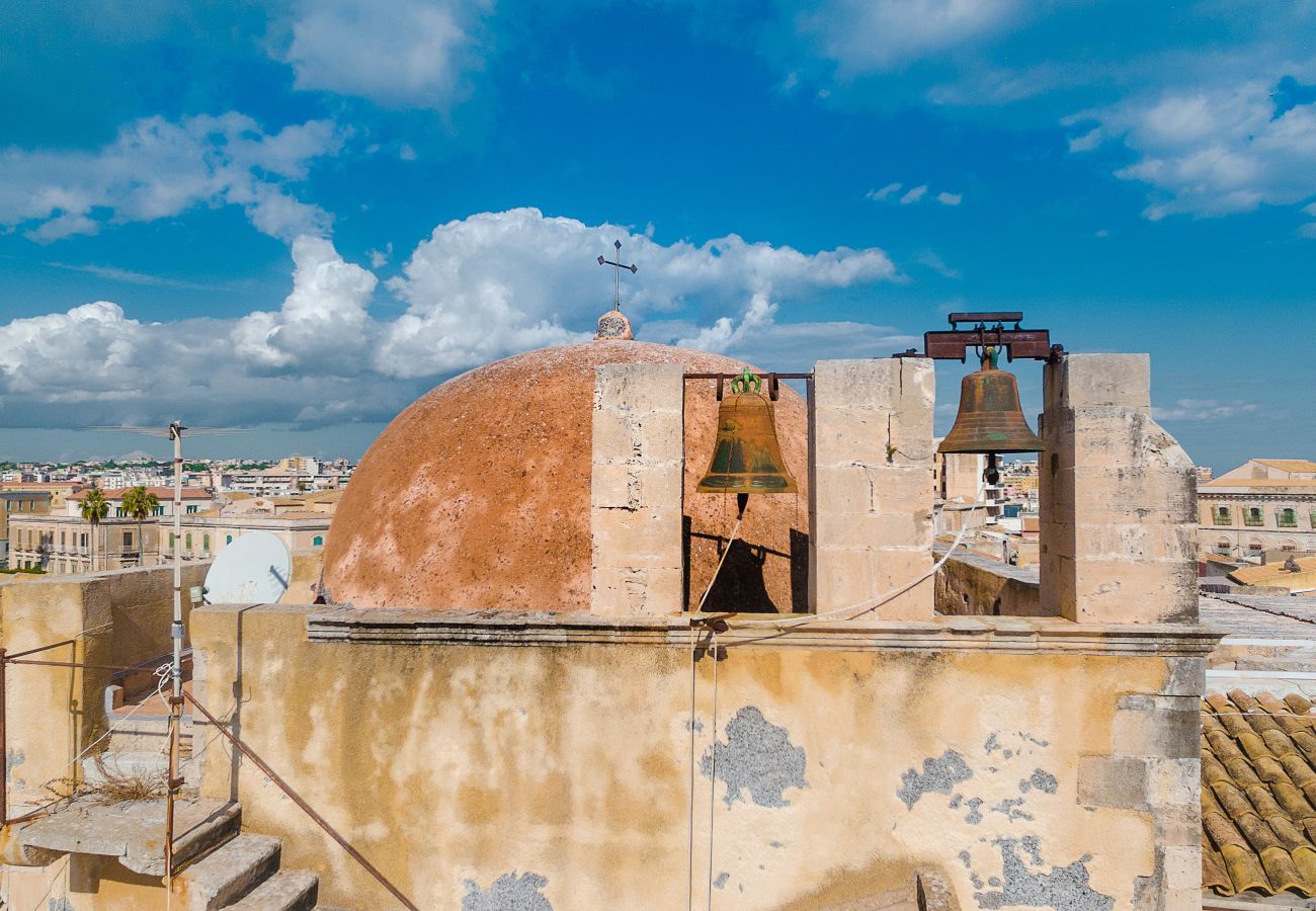 Ferienwohnung in Siracusa -  Dione  design apartments, due camere  da letto e terrazzo by Dimore in Sicily