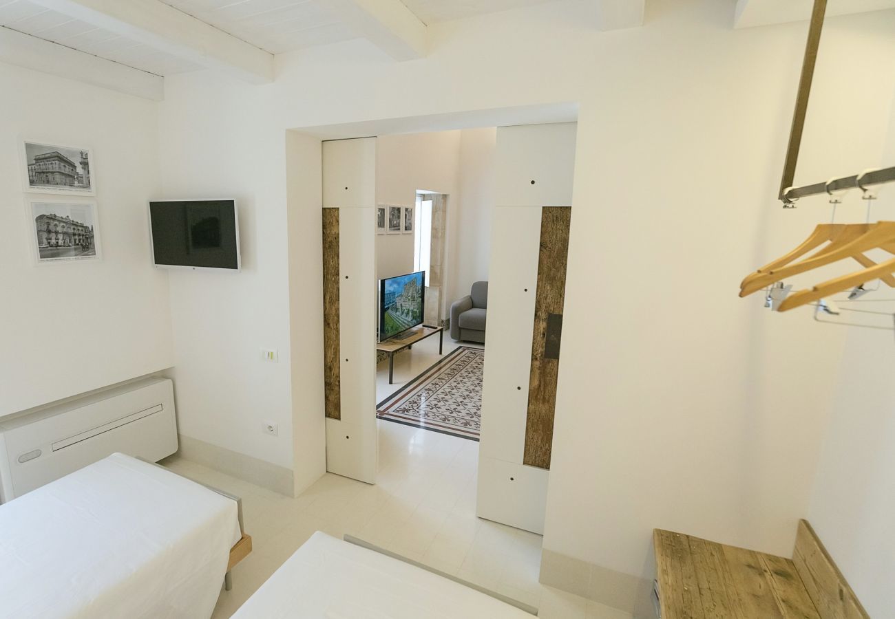 Ferienwohnung in Siracusa -  Dione  design apartments, due camere  da letto e terrazzo by Dimore in Sicily