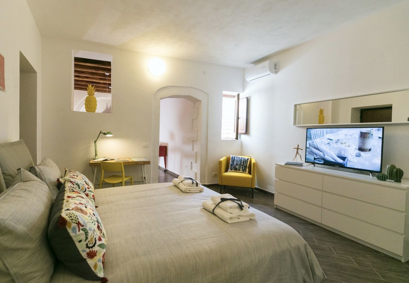 Ferienwohnung in Siracusa - Studio Alagona, three minutes walk from the sea