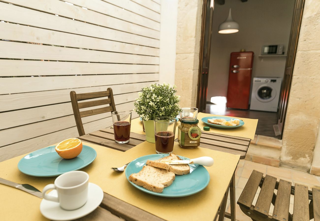 Ferienwohnung in Siracusa - Studio Alagona, three minutes walk from the sea