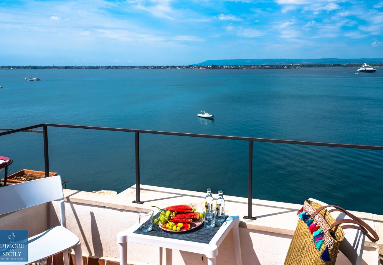 Ferienwohnung in Siracusa - Alfeo Bellevue, Romantic terrace sea view, by Dimo