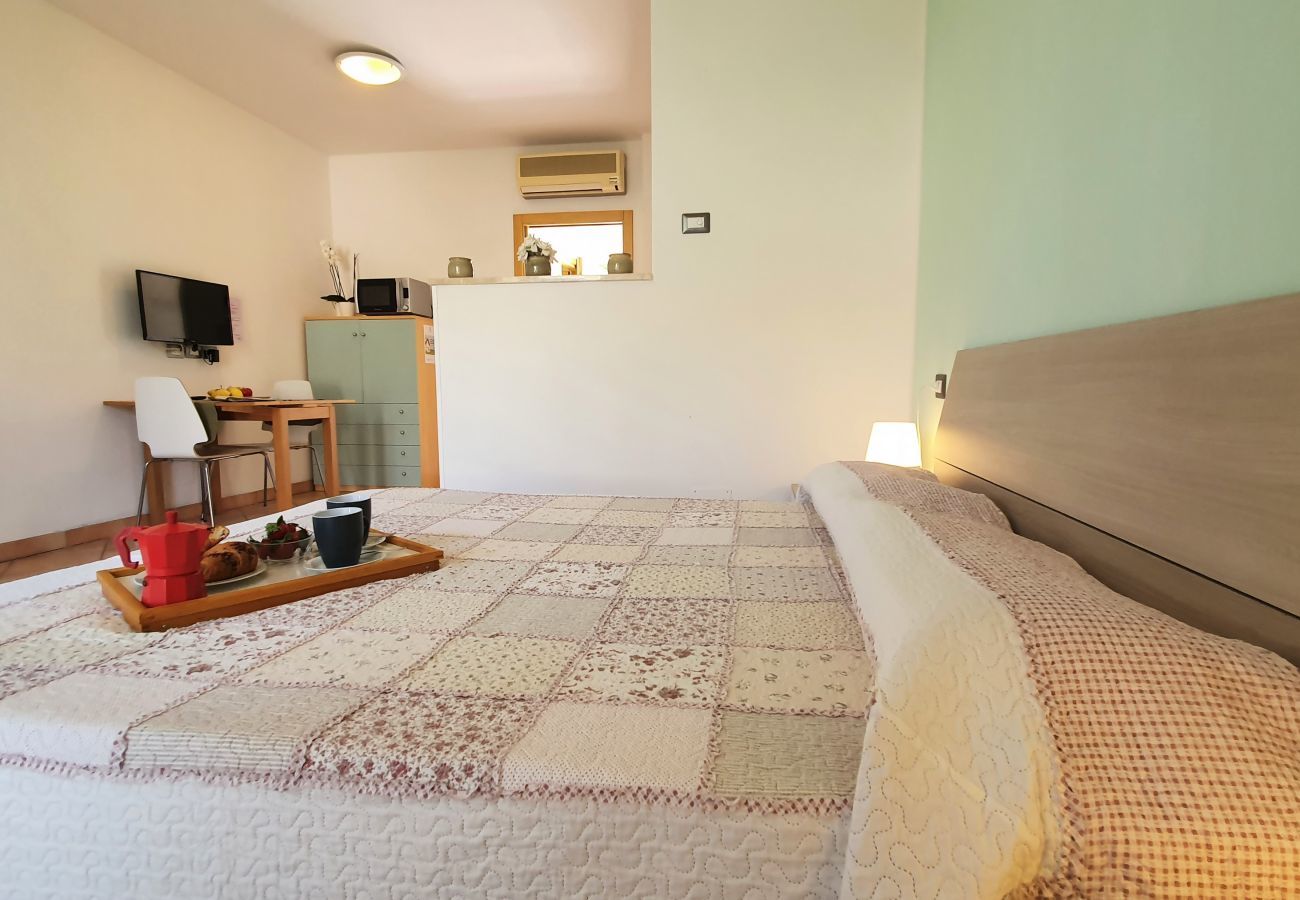 Studio in Lazise - Regarda - Studio Residence Allegra mit Pool, Wlan, Garten mit Grillplatz