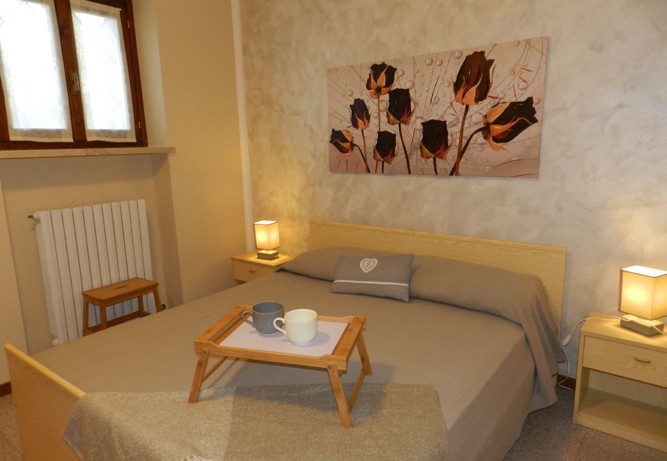 Wohnung in Lazise - Regarda – Fewo Rosa Baccarat 5 mit Campingplatz und Strand Eintritt