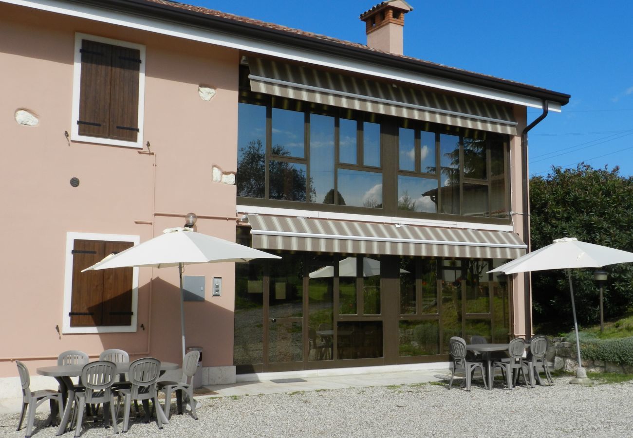 Ferienwohnung in Lazise - Regarda – Fewo Rosa Baccarat 5 mit Campingplatz und Strand Eintritt