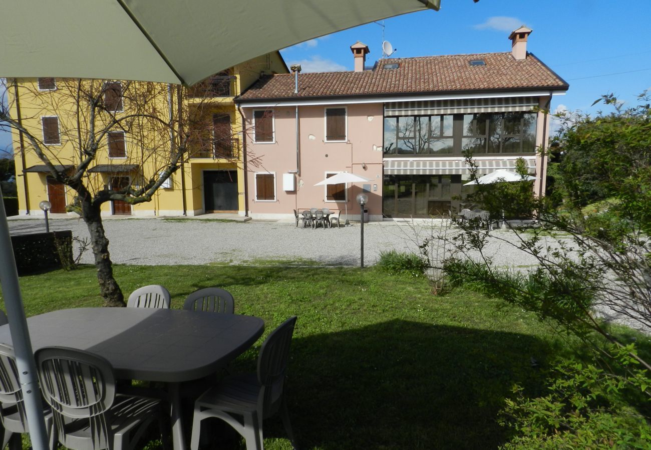 Ferienwohnung in Lazise - Regarda – Fewo Rosa Baccarat 5 mit Campingplatz und Strand Eintritt