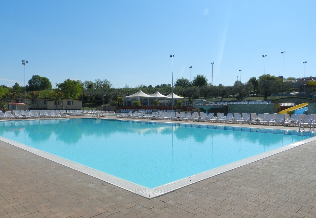 Ferienwohnung in Lazise - Regarda- Wohnung Rosa Alba 7, Pool mit Rutschen, Kinderspielplatz