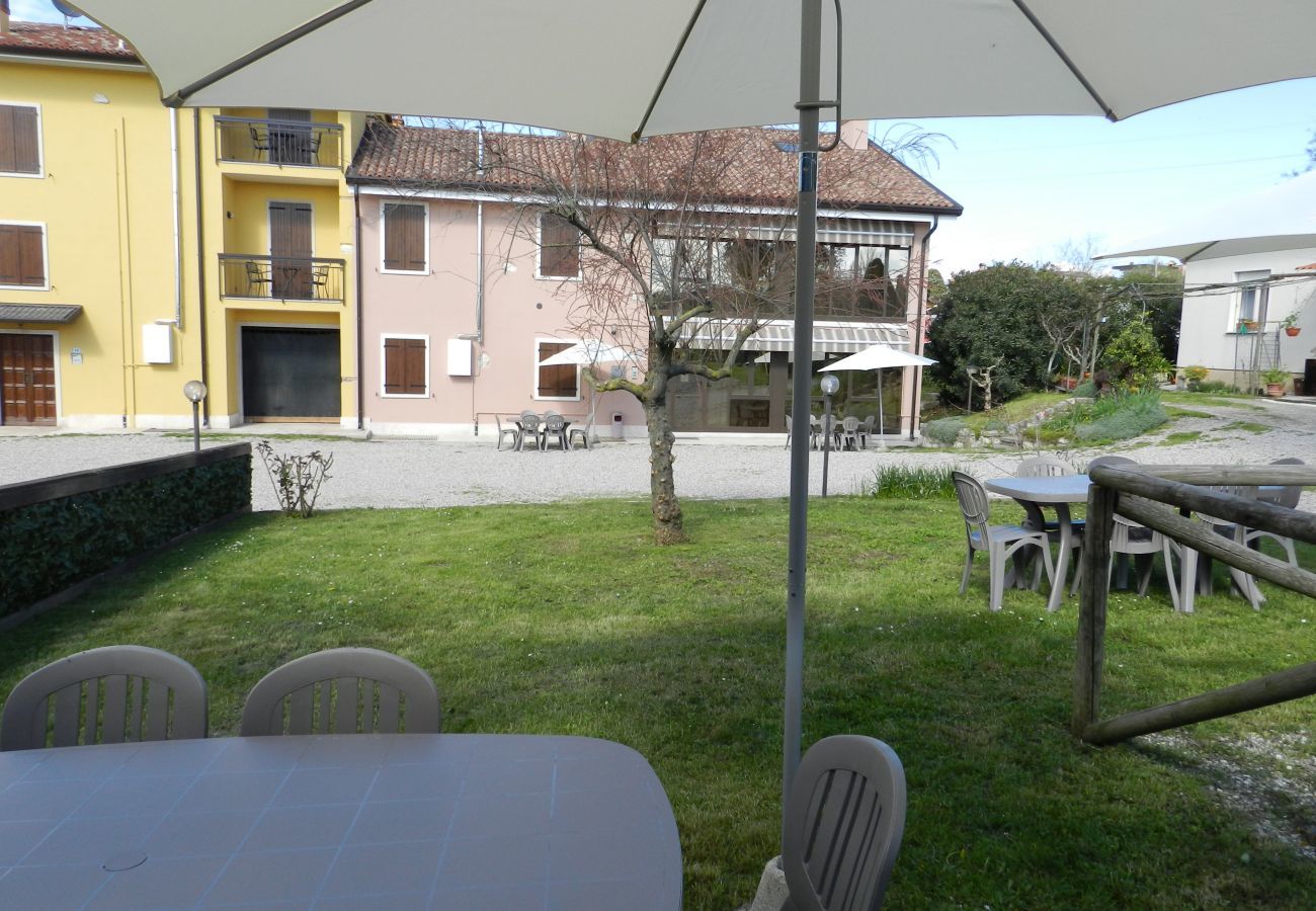 Ferienwohnung in Lazise - Regarda – FeWo Rosa Canina 8 mit Campingplatz und Strand Eintritt