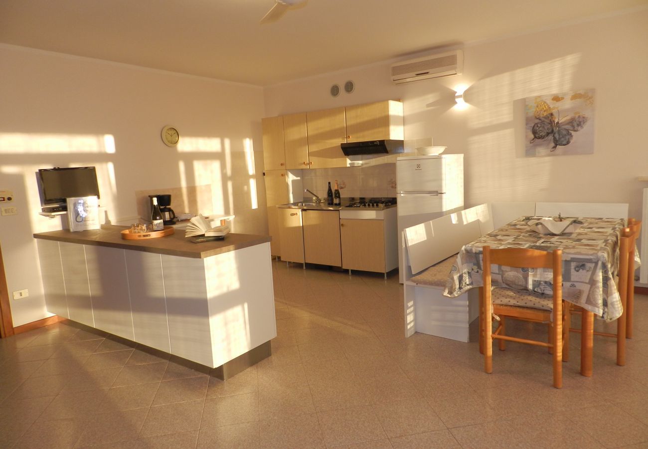 Wohnung in Lazise - Regarda – FeWo Rosa Canina 8 mit Campingplatz eintritt, Strand Nah