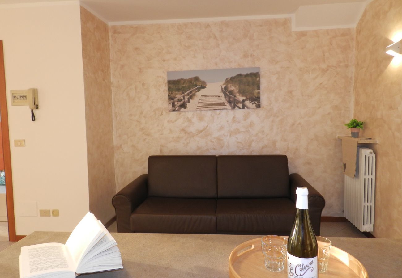 Wohnung in Lazise - Regarda – FeWo Rosa Canina 8 mit Campingplatz und Strand Eintritt
